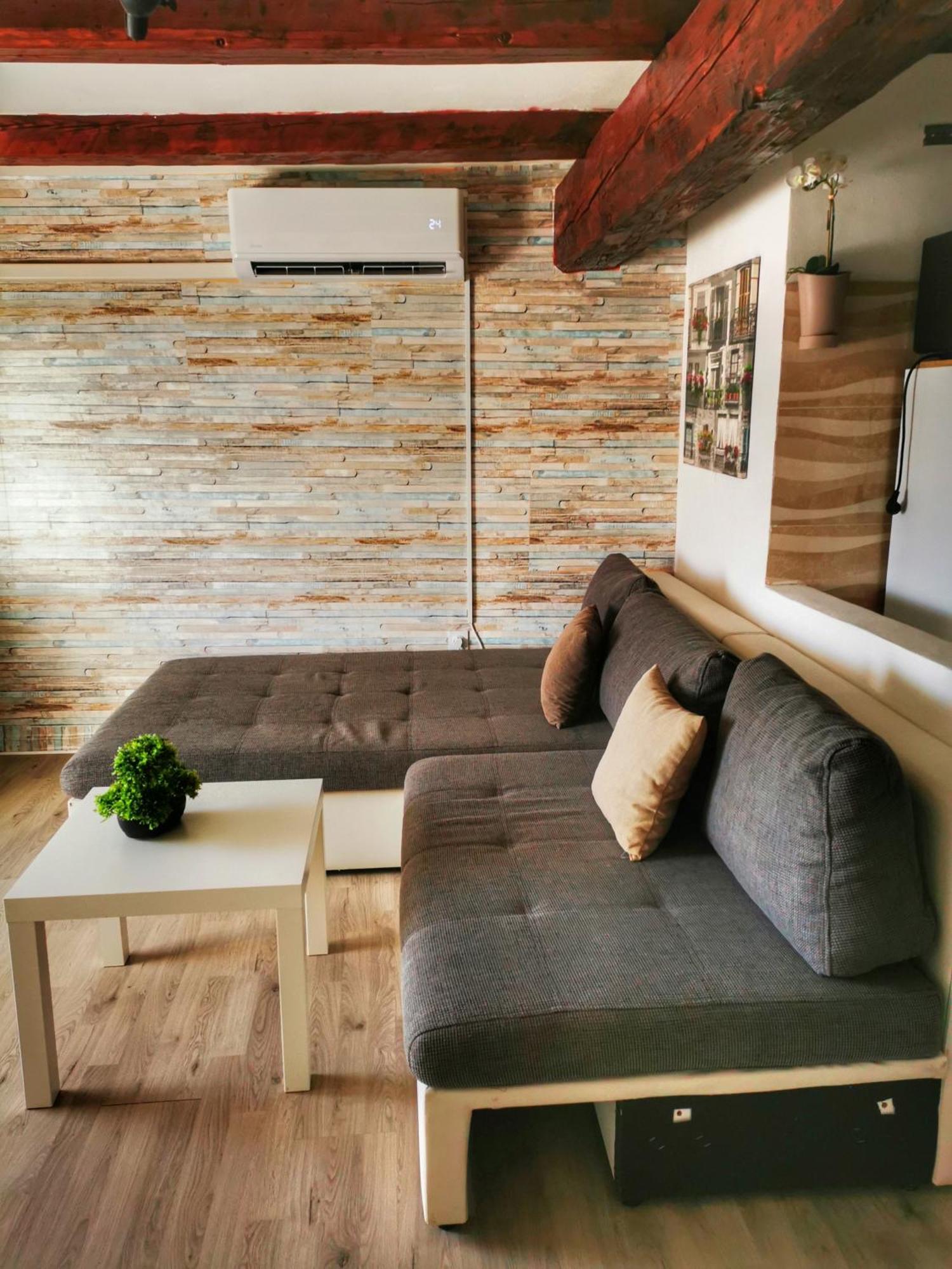 Attica Apartment PUY Exterior foto